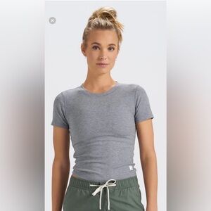 Vuori Pose Fitted Ribbed Tee Short Sleeve Grey size Small